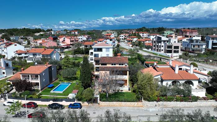 Gebäude mit Wohnungen und Liegewiese zu vermieten in Fažana, 14