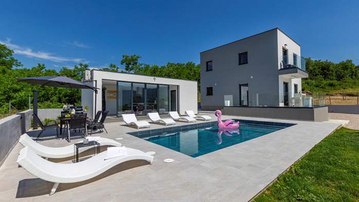 Villa moderna con piscina privata e cucina all'aperto con TV, 1