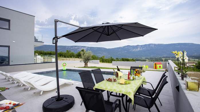 Villa moderna con piscina privata e cucina all'aperto con TV, 11
