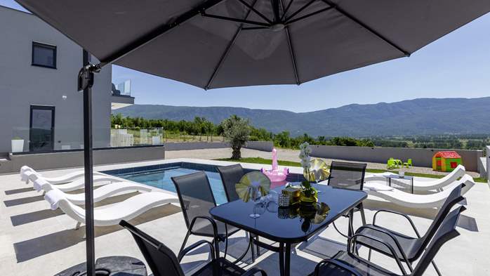 Villa moderna con piscina privata e cucina all'aperto con TV, 9