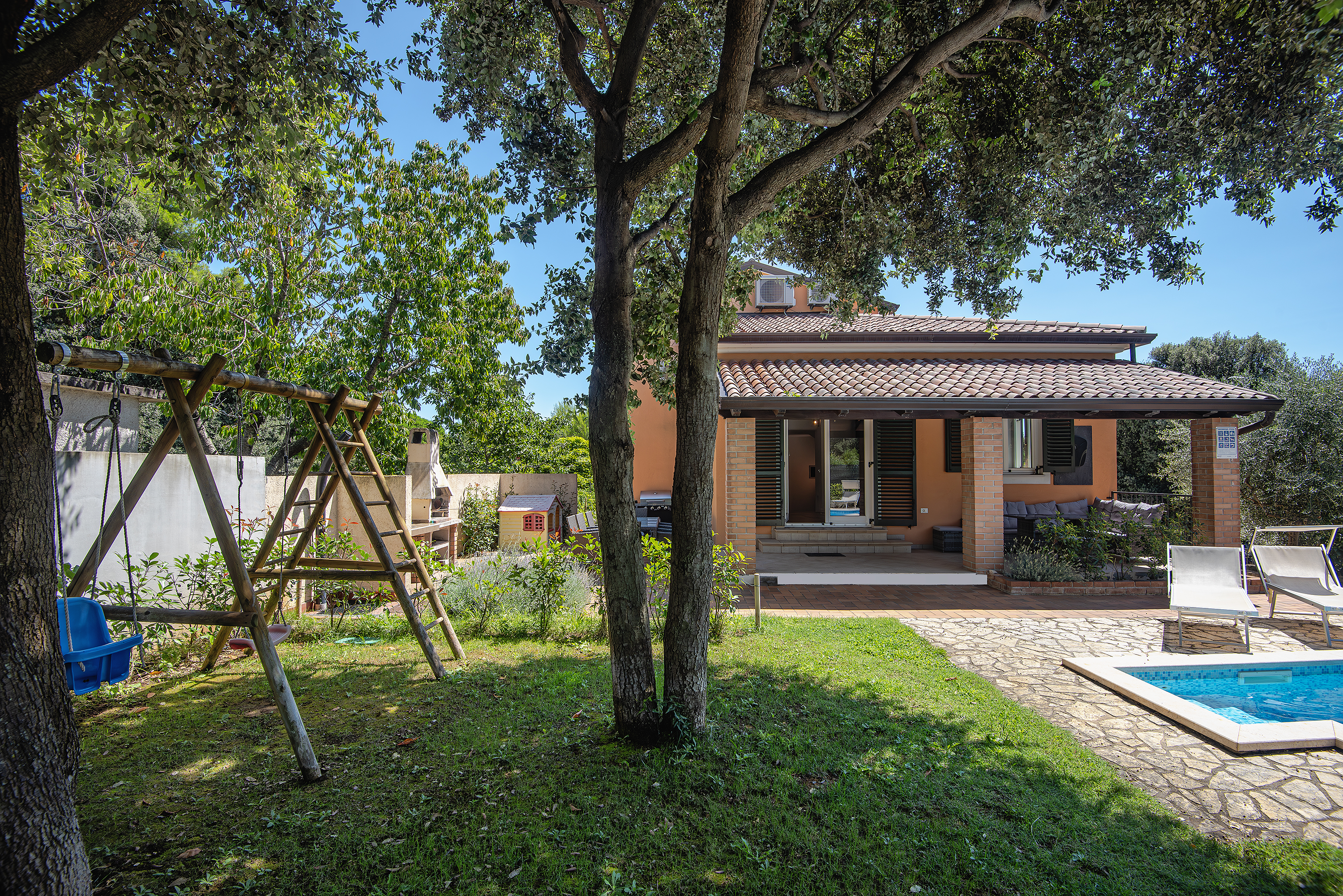 Villa in Medulin with heated pool, for 8 persons