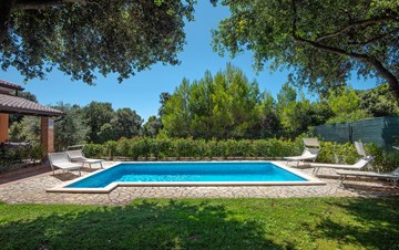 Villa u Medulinu sa grijanim bazenom , za 8 osoba