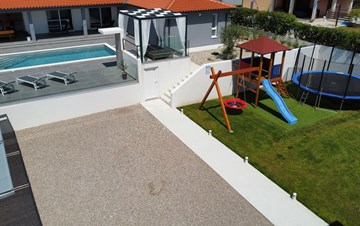 Eine perfekte Villa mit Pool in der Nähe von Savičenta