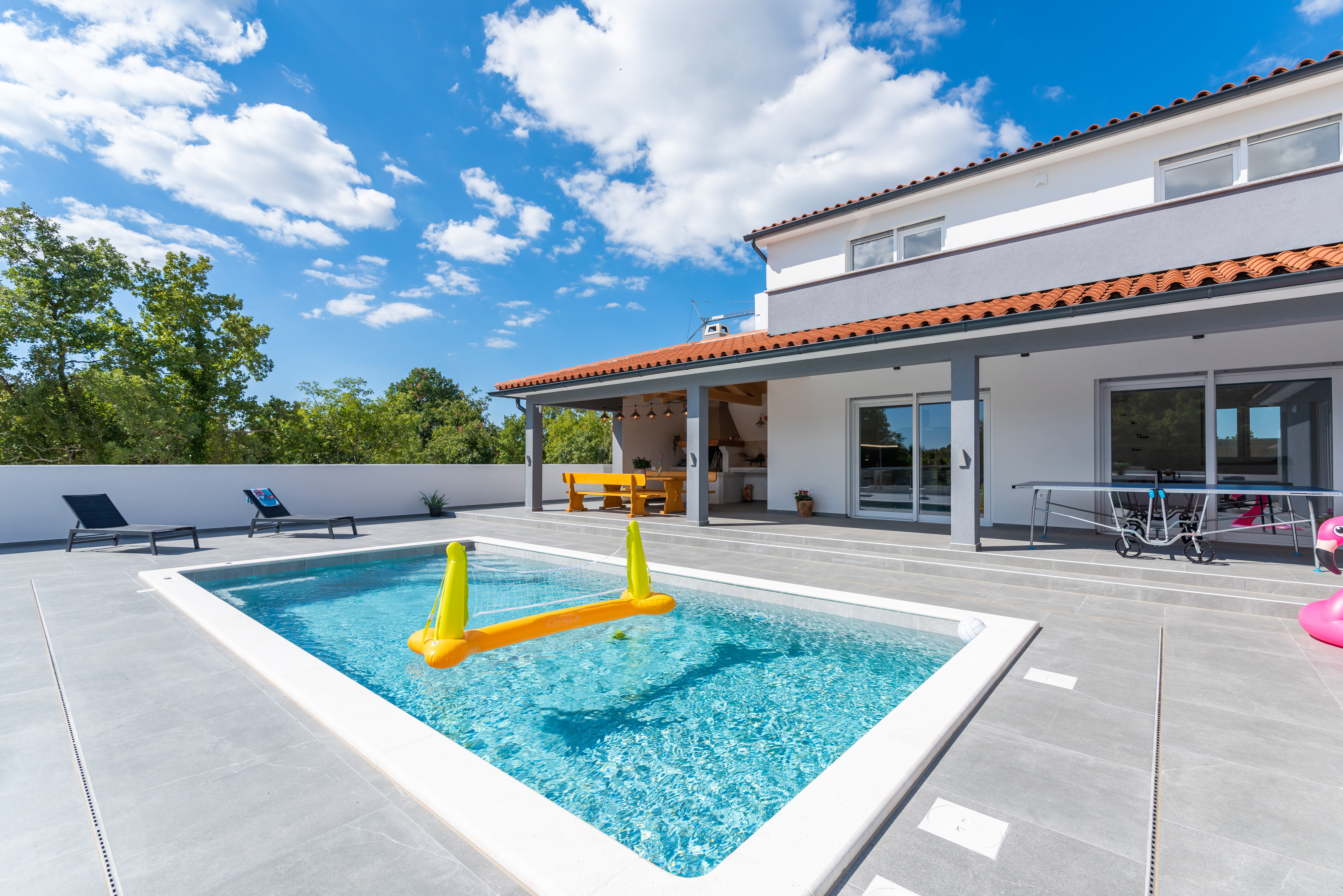 A perfect villa with a pool near Savičenta