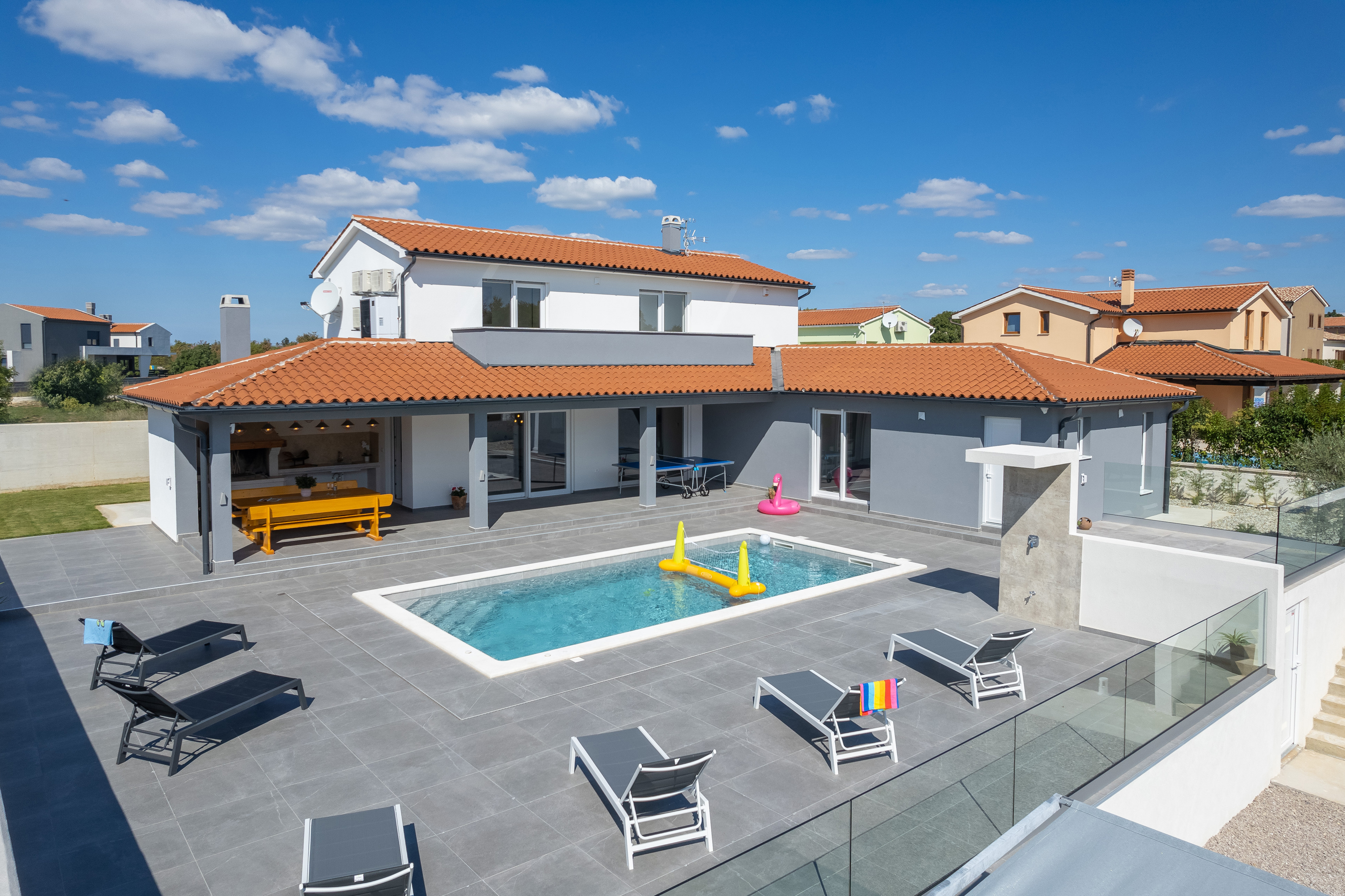 A perfect villa with a pool near Savičenta