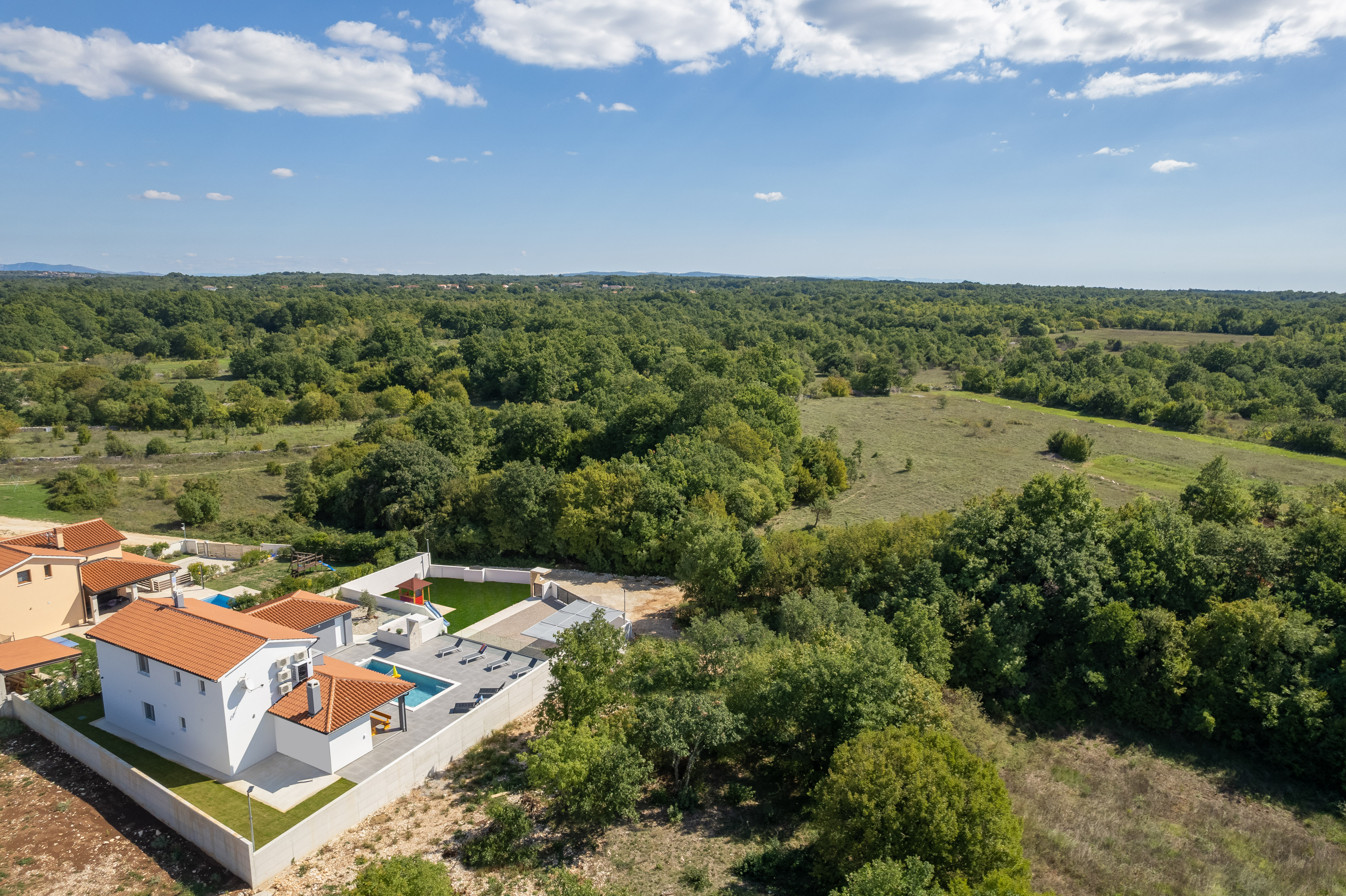 A perfect villa with a pool near Savičenta