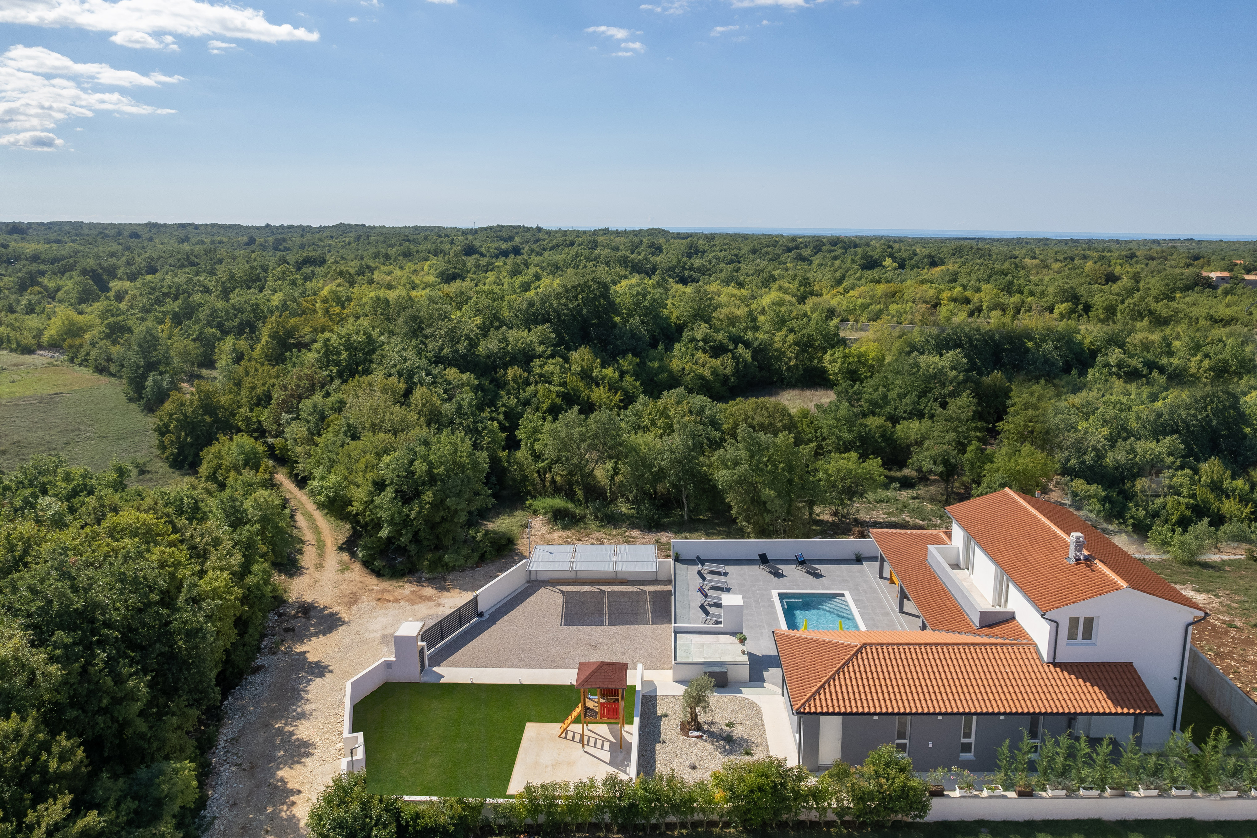 A perfect villa with a pool near Savičenta