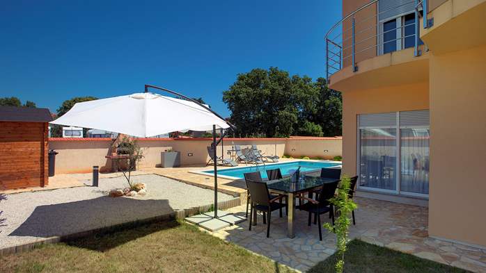 Villa with pool in Liznjan, with 3 bedrooms, WiFi, 5