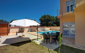 Villa with pool in Liznjan, with 3 bedrooms, WiFi