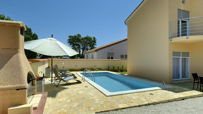Villa con piscina a Liznjan, con 3 camere da letto, WiFi, 1