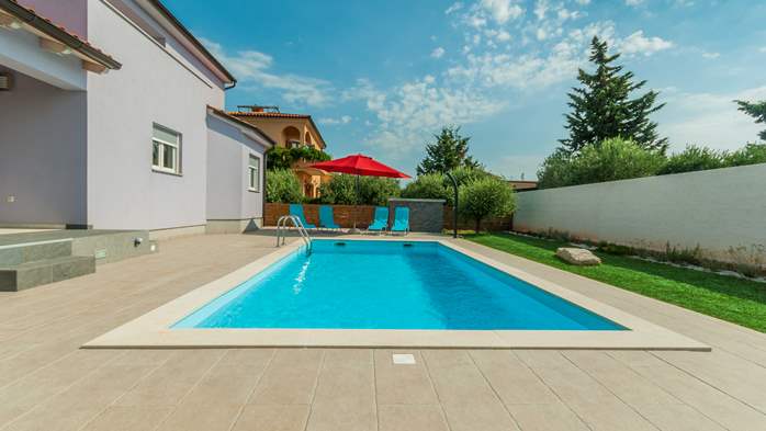 Villa Tea with swimming pool and playground for children, 3