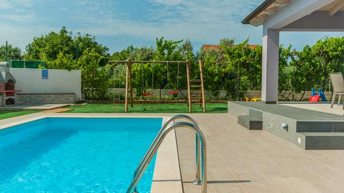 Villa Tea with swimming pool and playground for children, 4