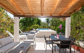 Villa Alis for three people with outdoor pool