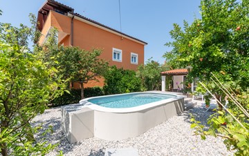 Villa Alis per tre persone con piscina esterna