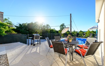 Appartamento familiare con piscina privata e barbecue