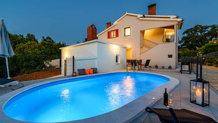Family apartment with private pool and barbecue, 18