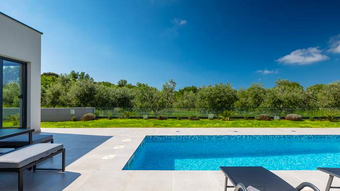 Das moderne Vila Vivre besteht aus 8 Zimmern mit privatem Pool, 10