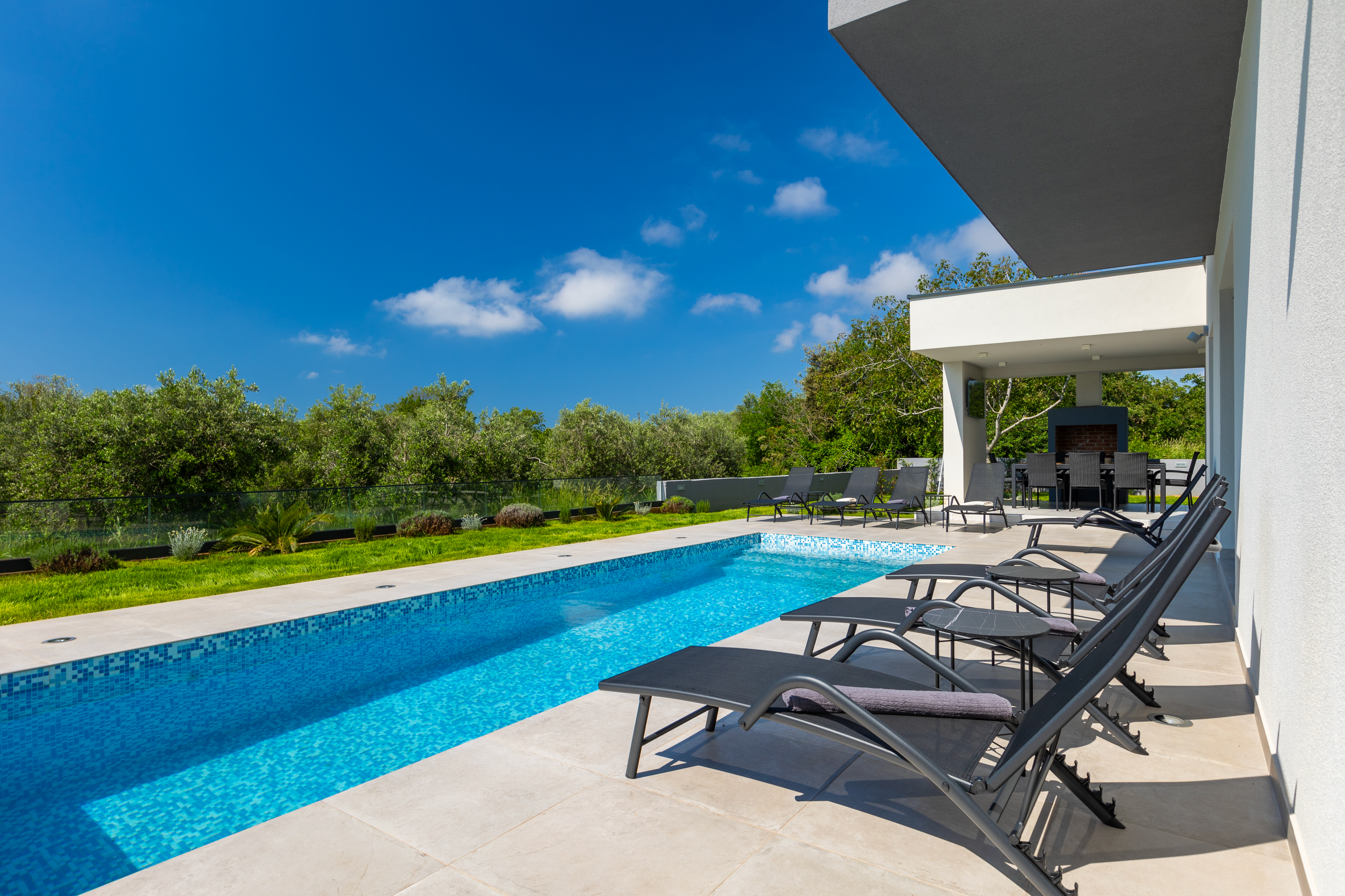 Das moderne Vila Vivre besteht aus 8 Zimmern mit privatem Pool