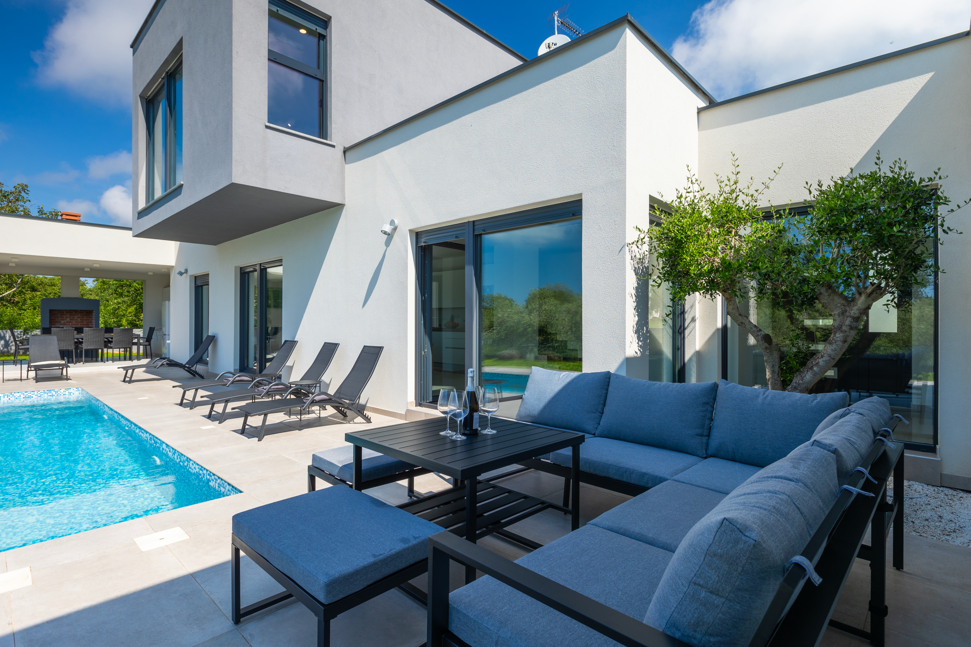 Das moderne Vila Vivre besteht aus 8 Zimmern mit privatem Pool