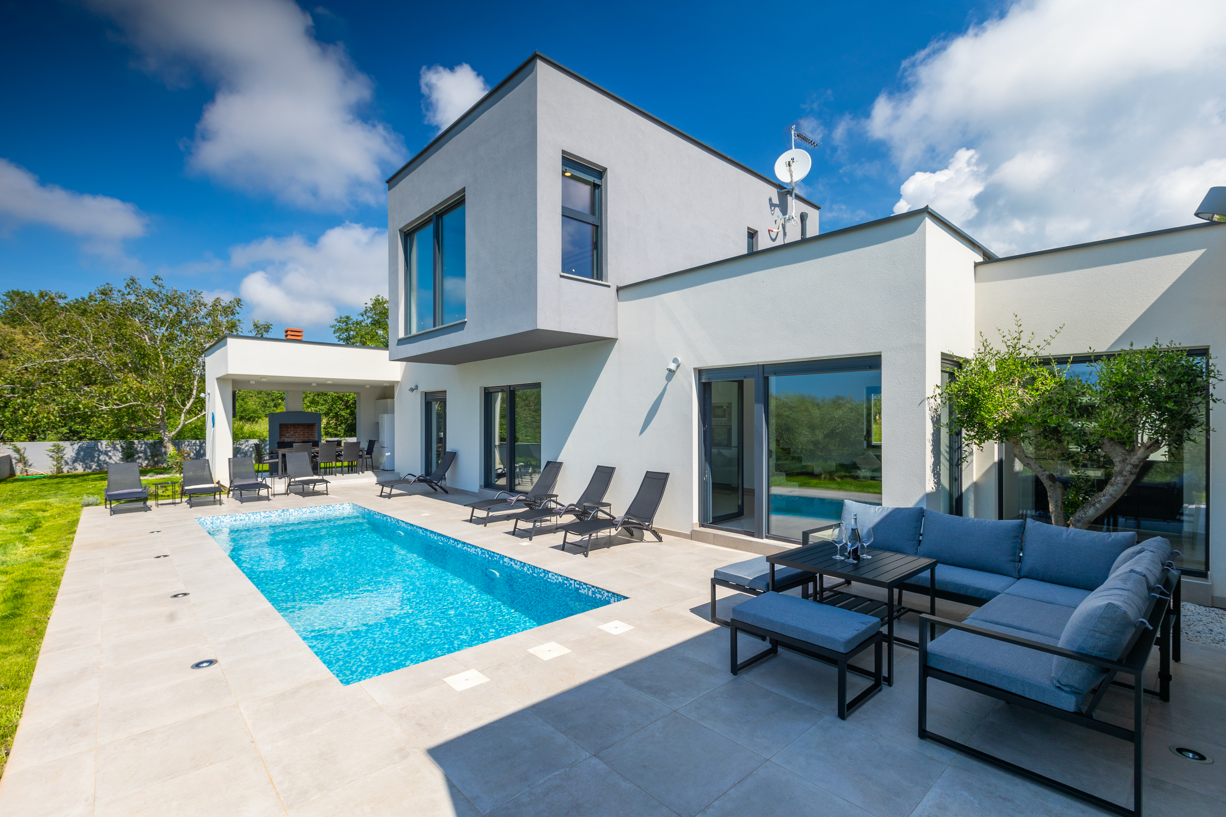 Das moderne Vila Vivre besteht aus 8 Zimmern mit privatem Pool