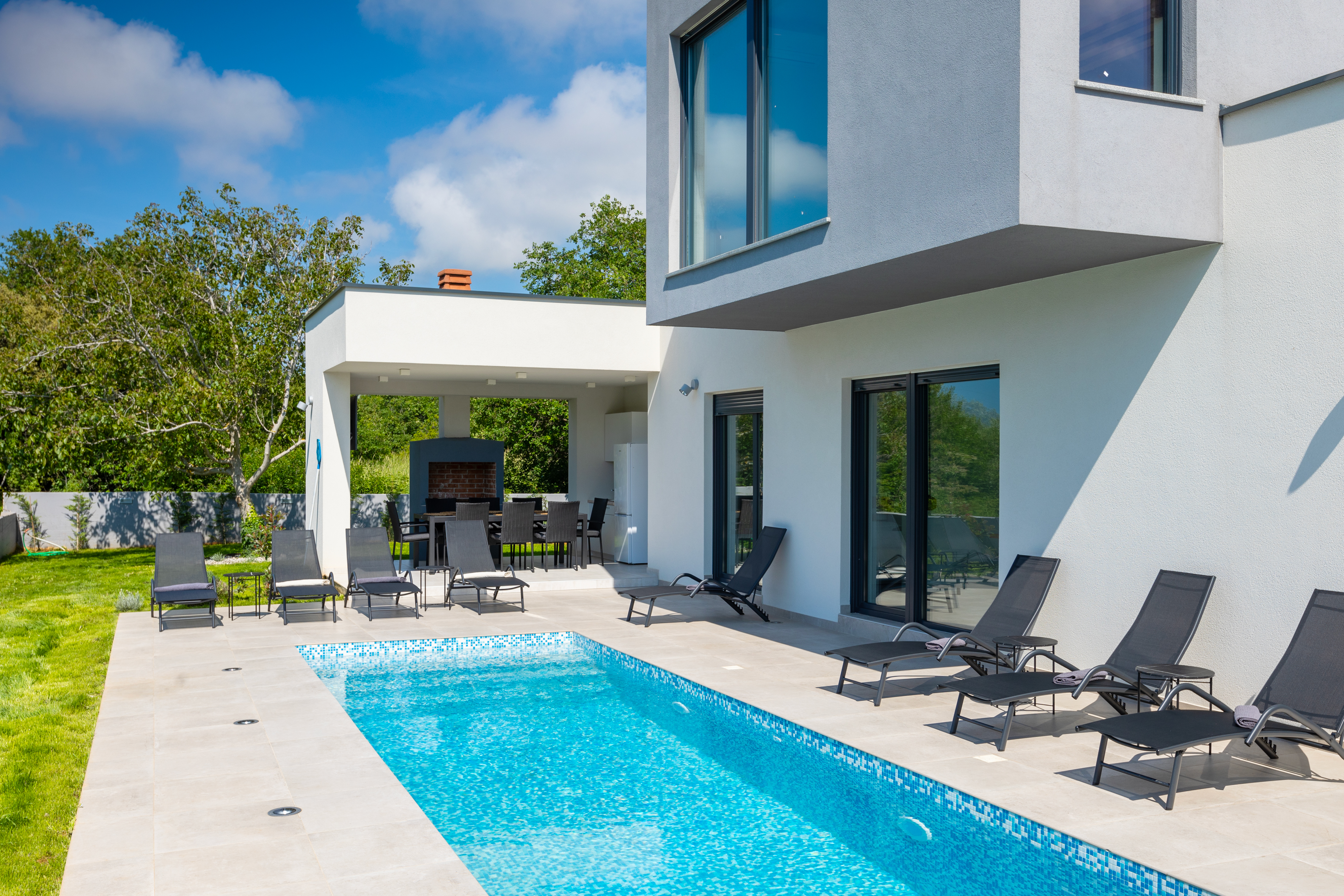 Das moderne Vila Vivre besteht aus 8 Zimmern mit privatem Pool