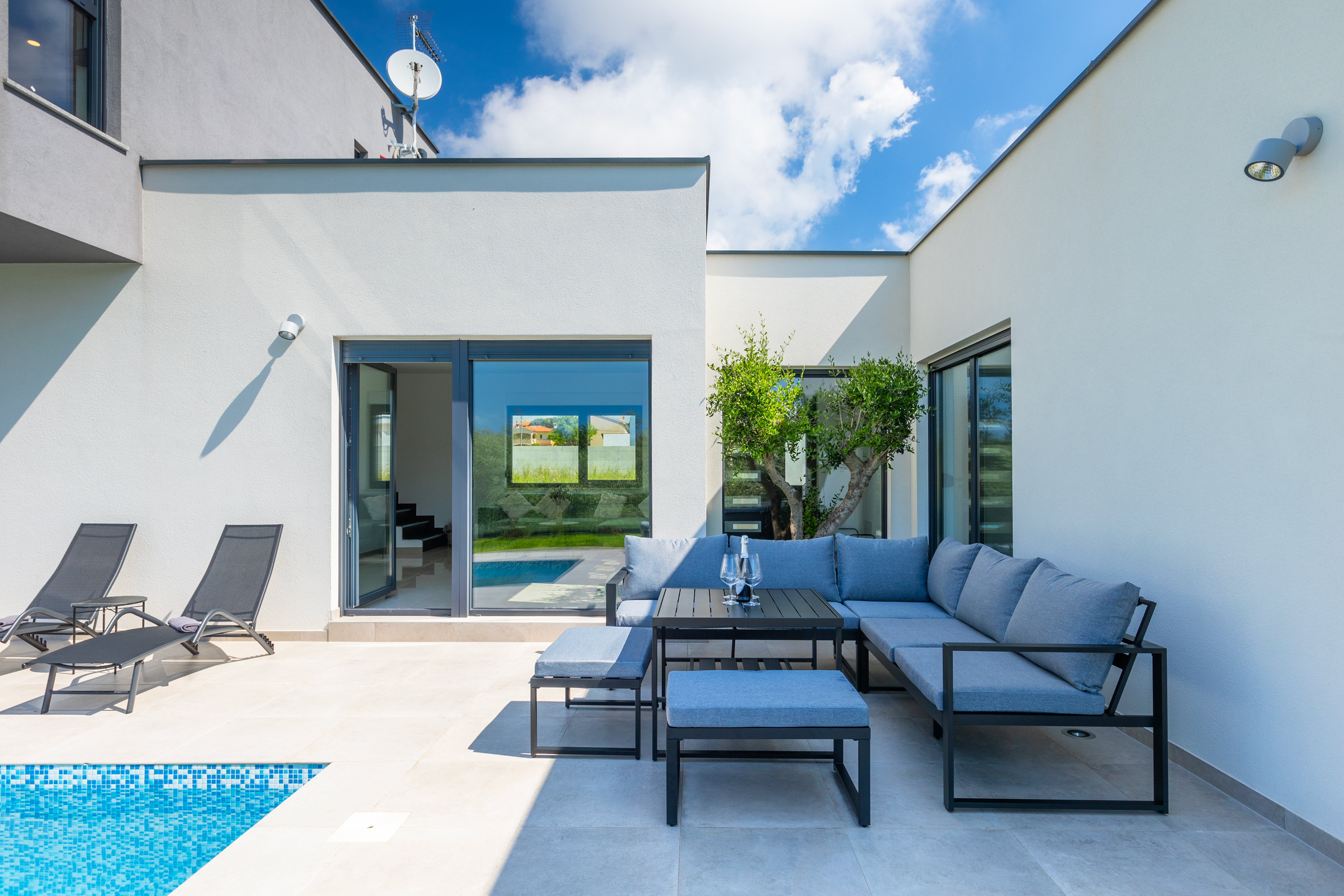 Das moderne Vila Vivre besteht aus 8 Zimmern mit privatem Pool