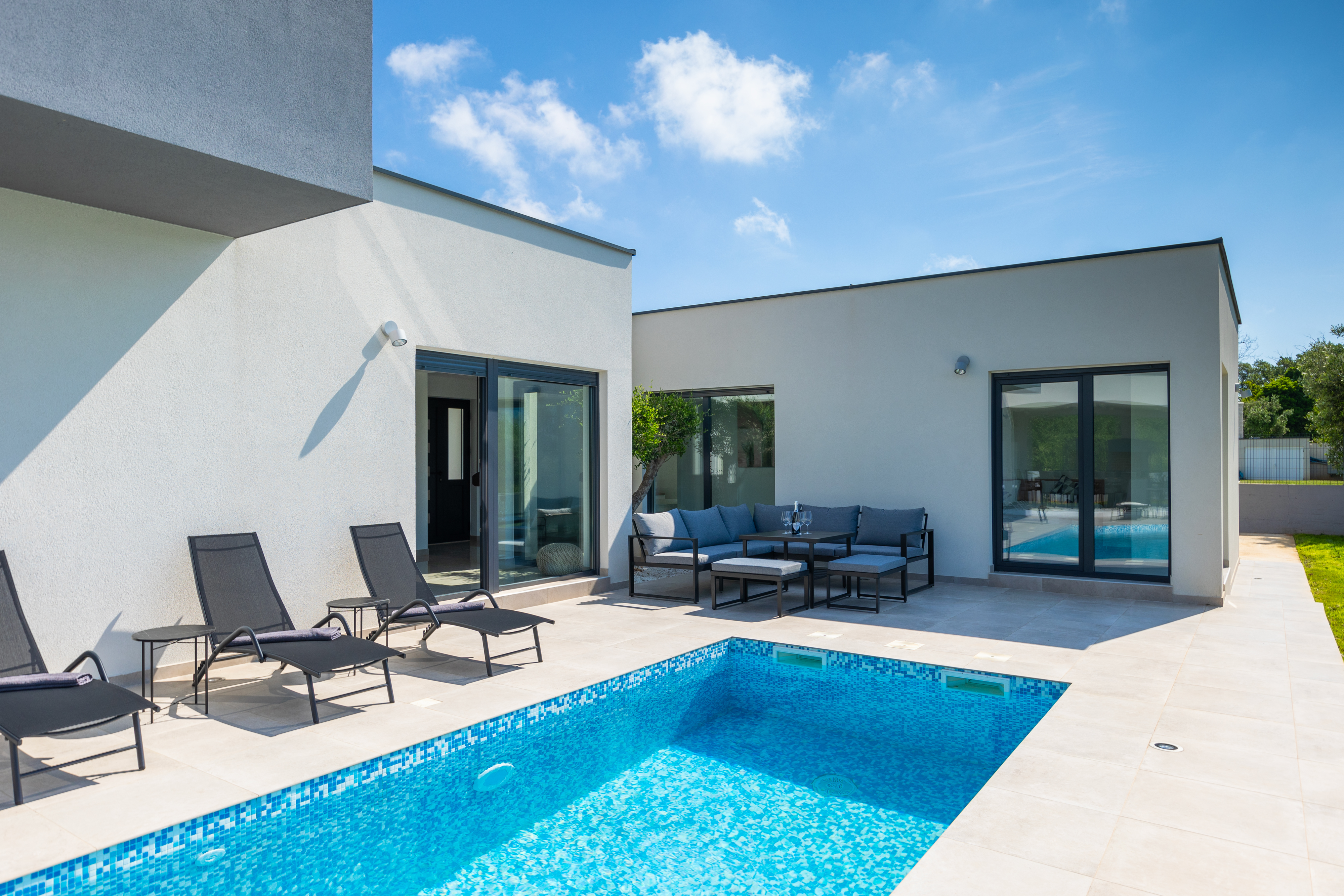 Das moderne Vila Vivre besteht aus 8 Zimmern mit privatem Pool