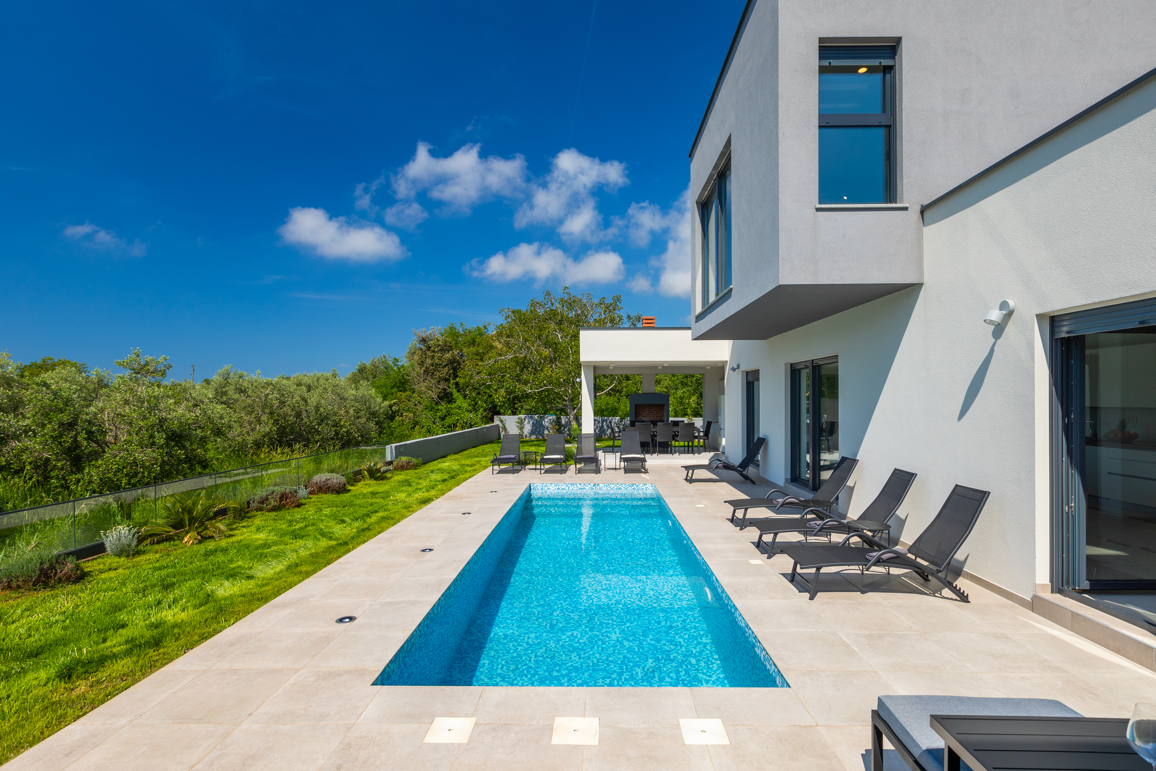 Das moderne Vila Vivre besteht aus 8 Zimmern mit privatem Pool