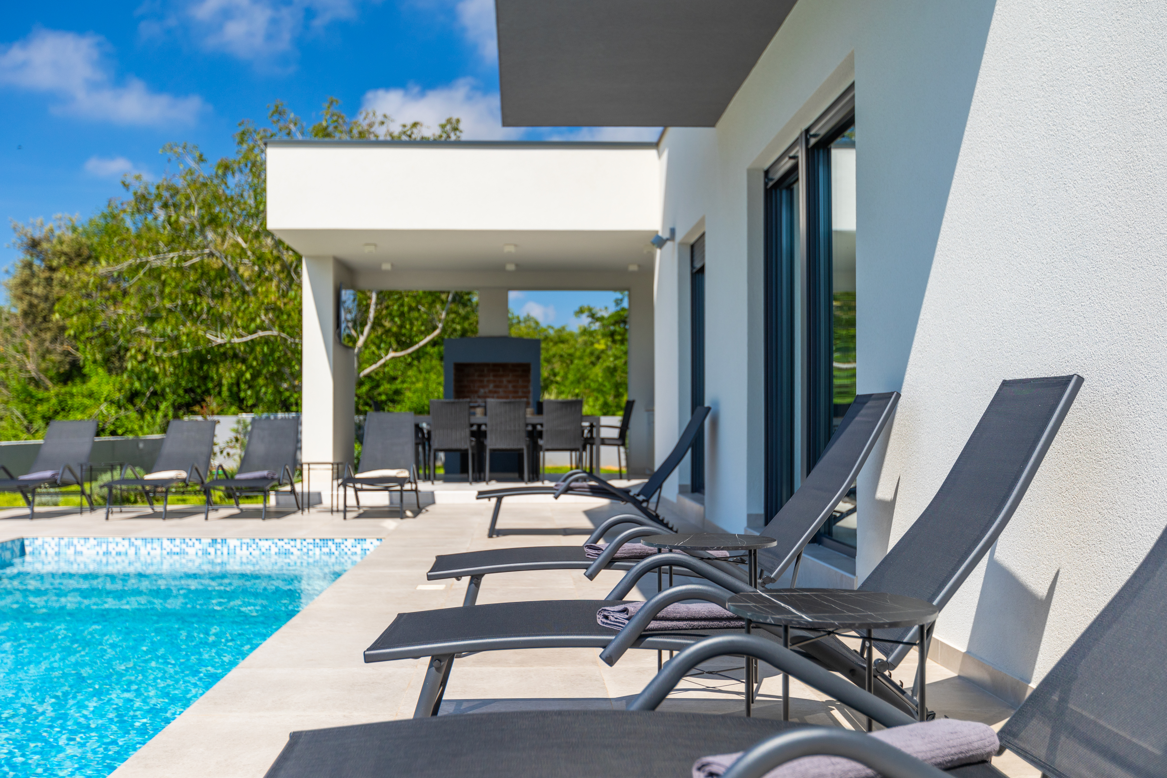 Das moderne Vila Vivre besteht aus 8 Zimmern mit privatem Pool