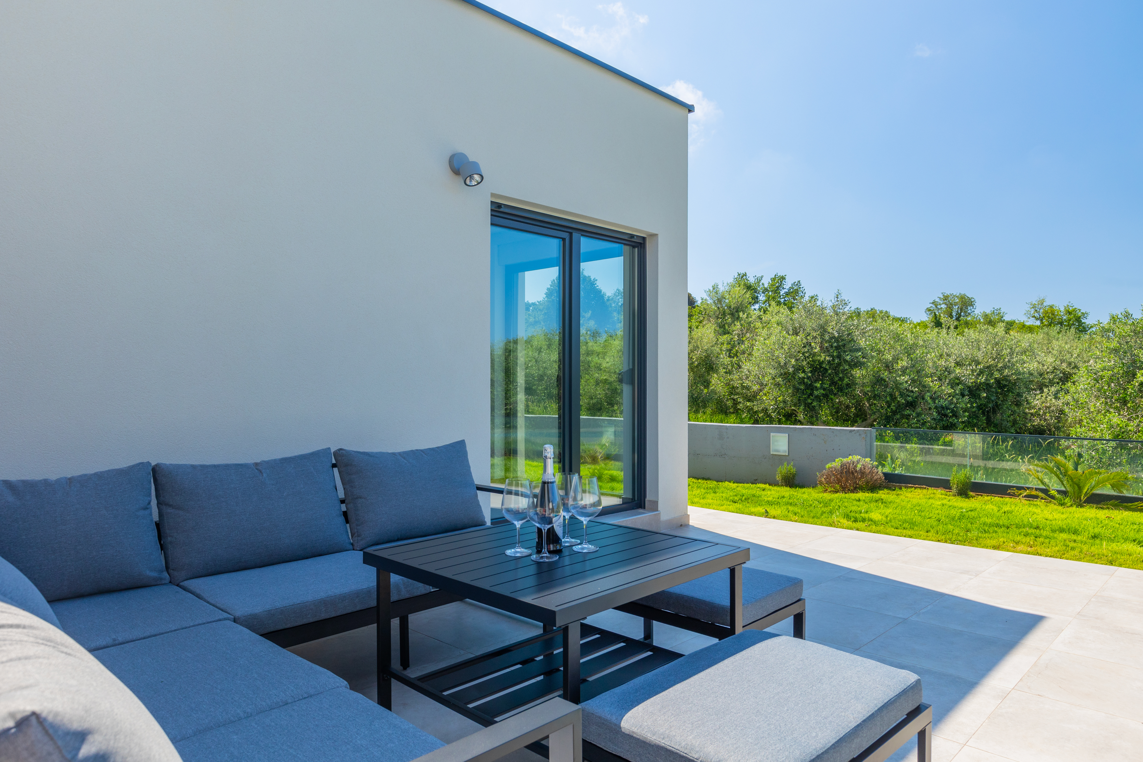 Das moderne Vila Vivre besteht aus 8 Zimmern mit privatem Pool