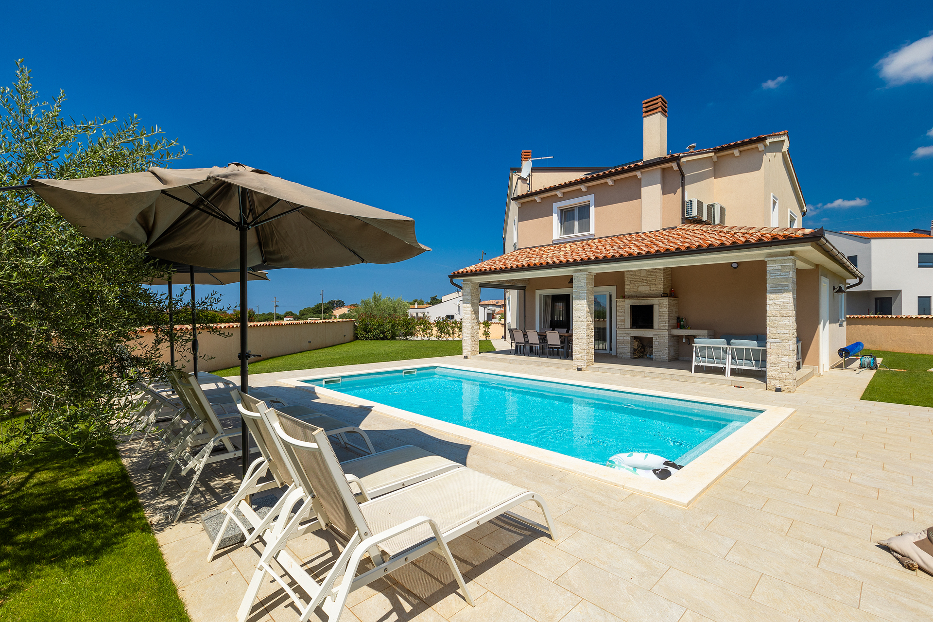 Gorgeous Villa Magica near Loborika