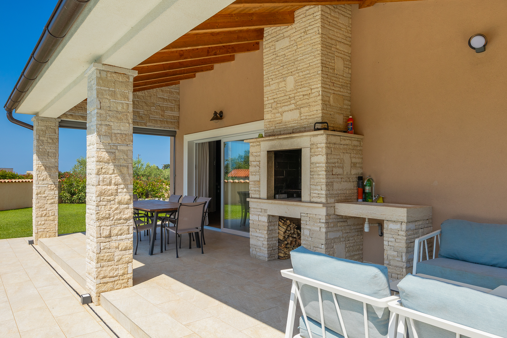 Gorgeous Villa Magica near Loborika