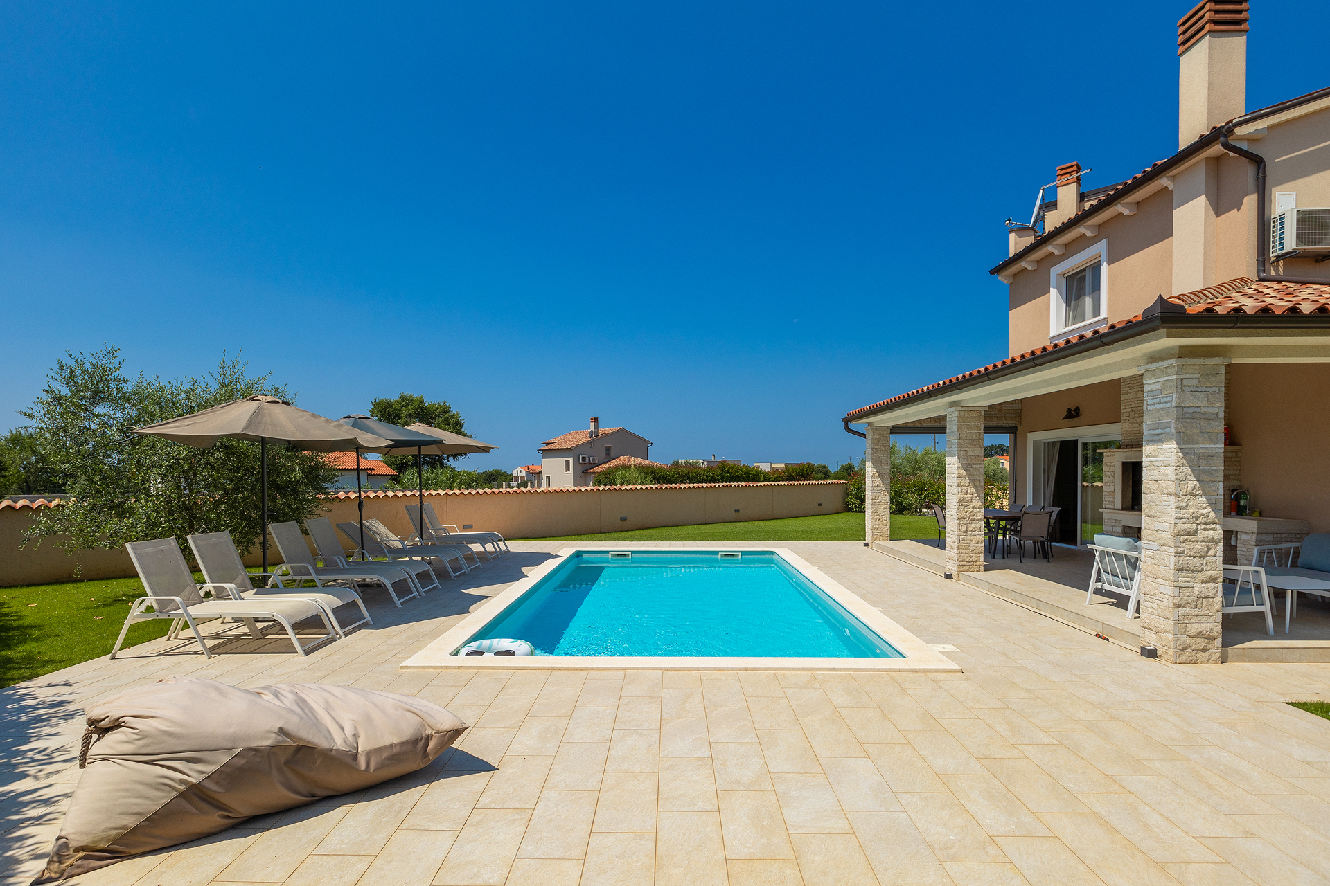 Gorgeous Villa Magica near Loborika