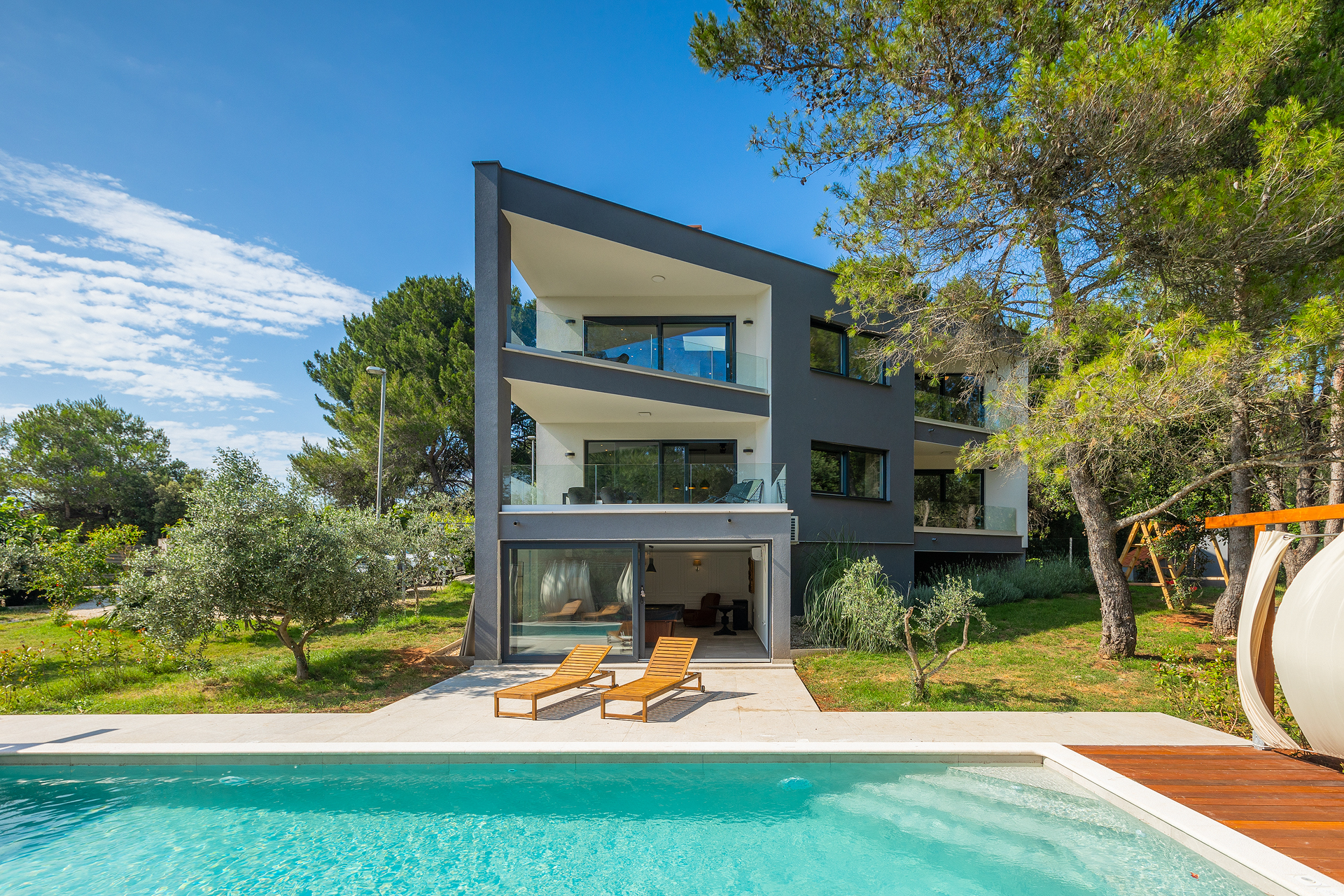 Prostrana obiteljska Villa s bazenom u Puli