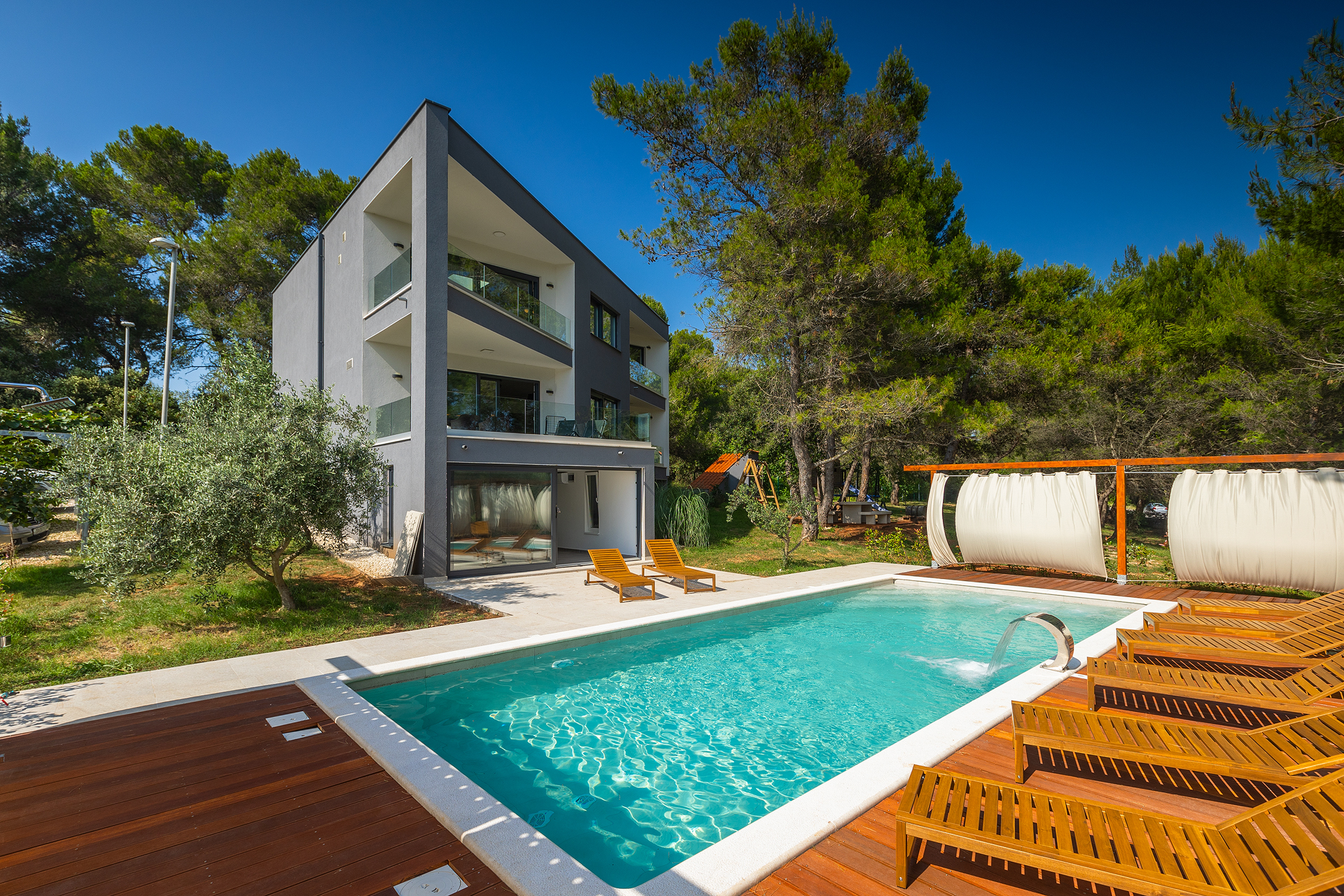 Prostrana obiteljska Villa s bazenom u Puli