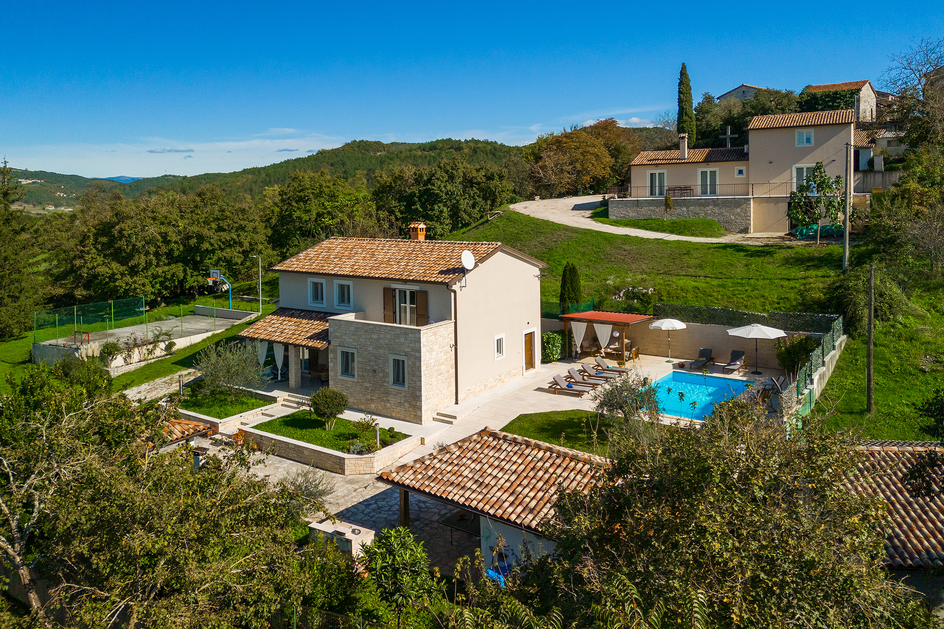 Affascinante Villa Lasa con piscina per 6 persone