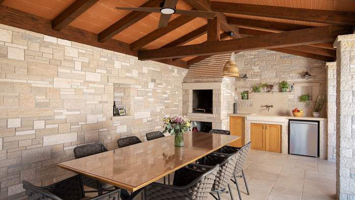 Stone villa with swimming pool and olive grove in the quit area, 15