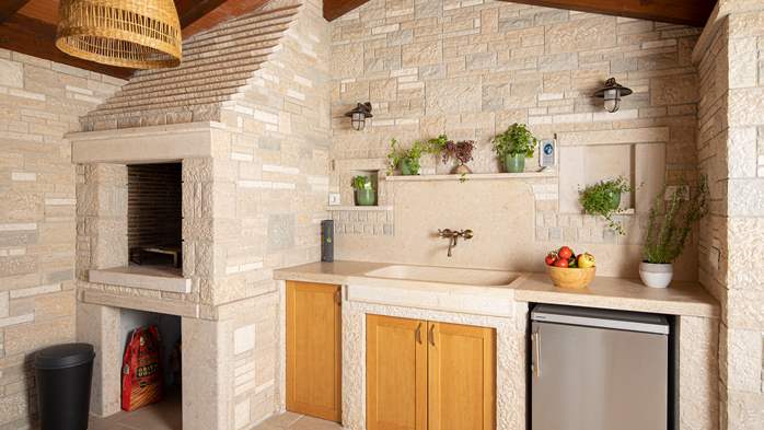 Stone villa with swimming pool and olive grove in the quit area, 16