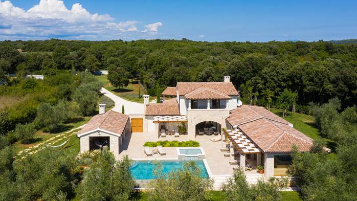 Stone villa with swimming pool and olive grove in the quit area, 3