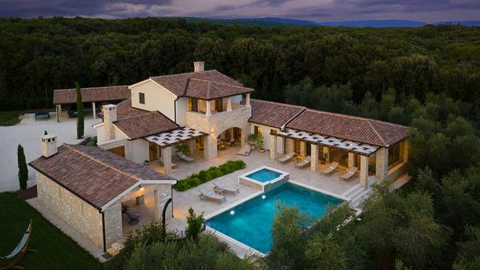 Stone villa with swimming pool and olive grove in the quit area, 2