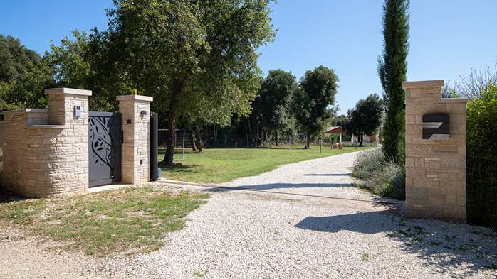 Stone villa with swimming pool and olive grove in the quit area, 22