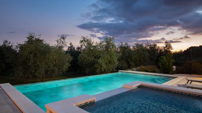 Stone villa with swimming pool and olive grove in the quit area, 10