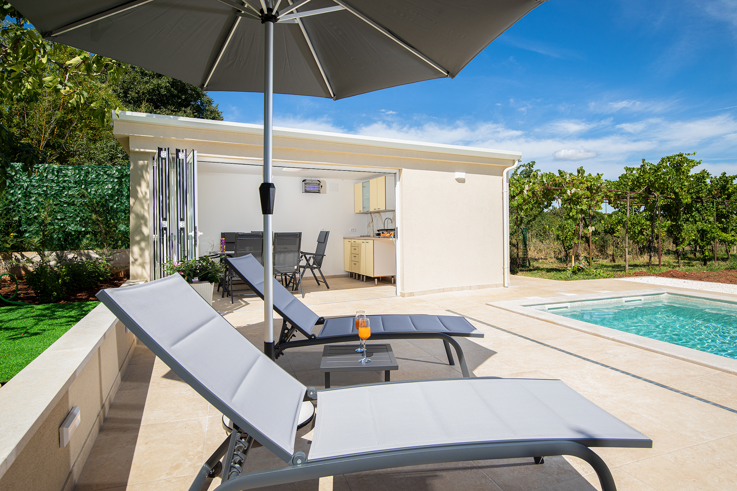 Villa Cvita in Šišan mit privatem Pool und Sommerküche