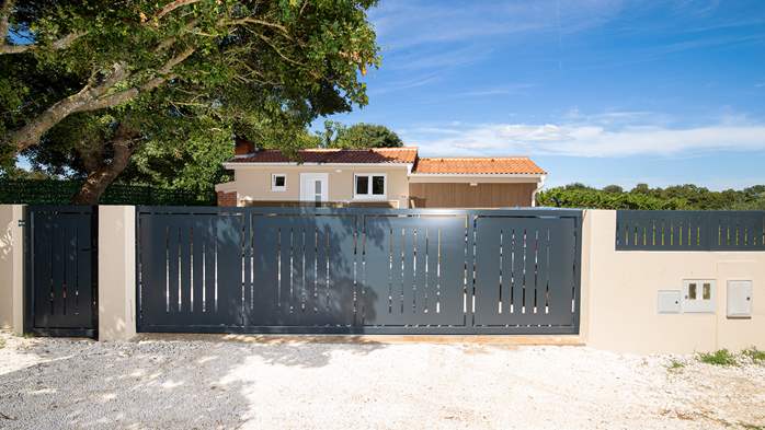 Villa Cvita in Šišan with private pool and summer kitchen, 9