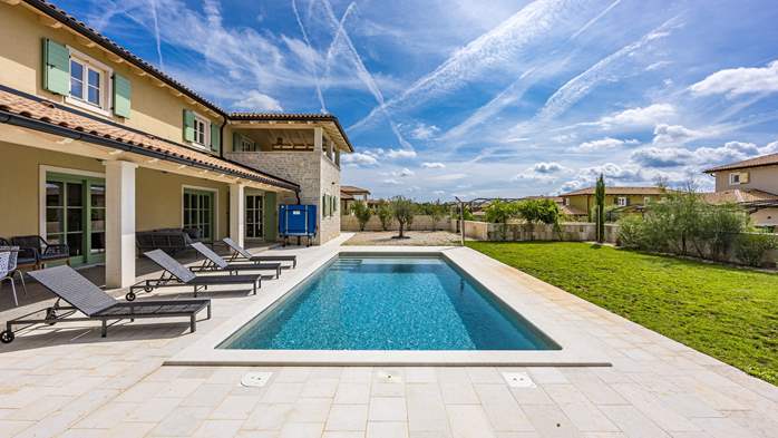 Villa Lunistra with pool and table tennis, 2