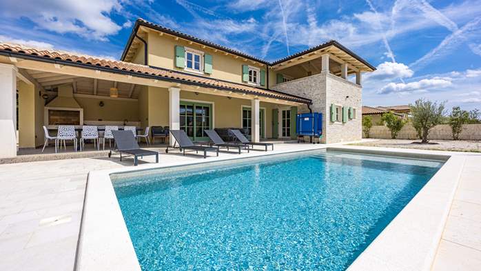 Villa Lunistra with pool and table tennis, 1