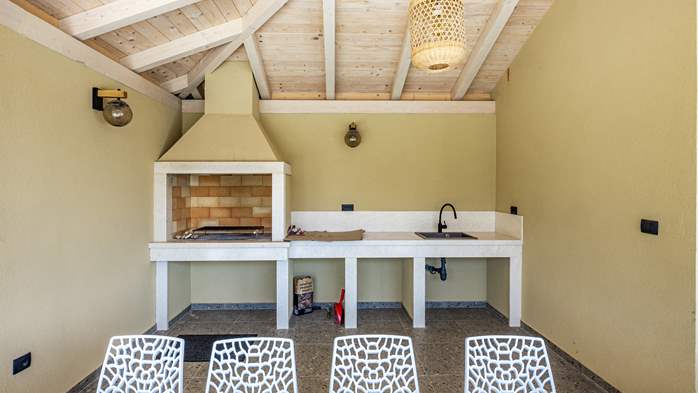 Vila Lunistra s bazenom i stolnim tenisom, 12