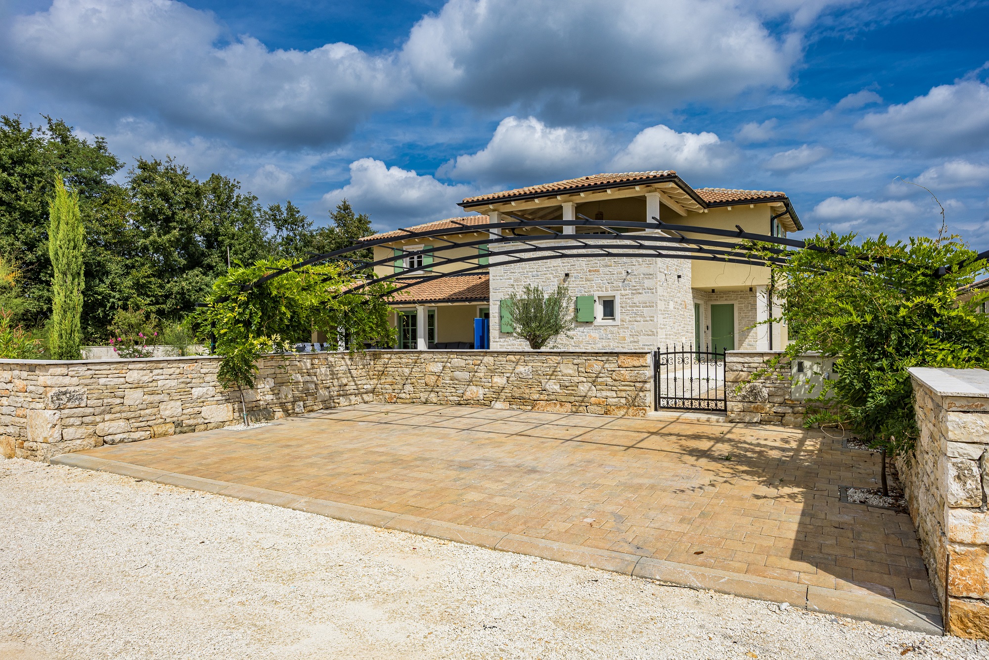 Villa Lunistra mit Pool und Tischtennis