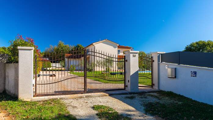 Villa Galiola near Rakalj for 6 people, 21