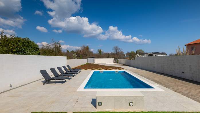 Appartamento in una tranquilla zona di campagna con piscina, 25